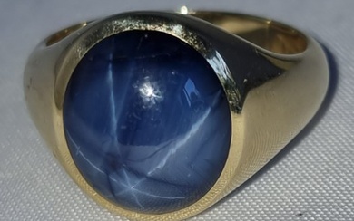 Ring - 14 kt. Yellow gold Star Sapphire