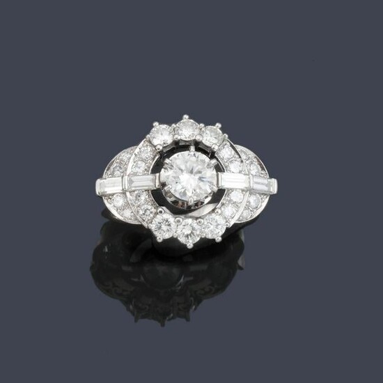Ring with brilliant cut diamonds and baguette of