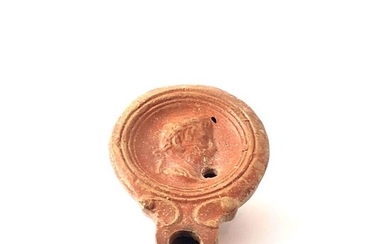 Roman Terracotta Oil Lamp with a Portrait, possibly the Emperor Augustus. - ..×..×9.8 cm