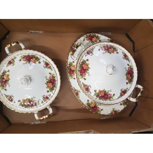 Royal Albert Old Country Roses Items to include 4 Oval Platt...