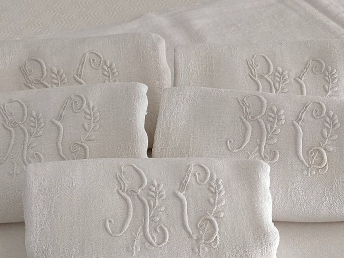 Set of 6 beautiful "RC" napkins. 73 x 64cm (6) - Linen damask. - Early 20th century
