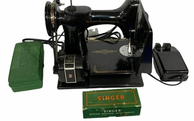 Singer Featherweight Model 221 Portable Sewing Machine