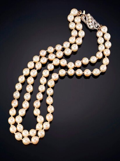 TWO STRANDS OF CULTURED PEARLS NECKLACE WITH 18K YELLOW GOLD CLASP Price: 175,00 Euros. (29.118 Ptas.)