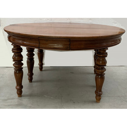 Tavolo tondo allungabile, due cassetti nella fascia,gambe tornite, secolo XIX (cm 150x78)(Munito di cinque prolunghe non coeve di cm 50)...