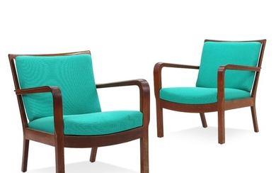 Edvard Kindt-Larsen: A pair of easy chairs og Cuban mahogany. Cushions in seat and back upholstered with green wool. (2)
