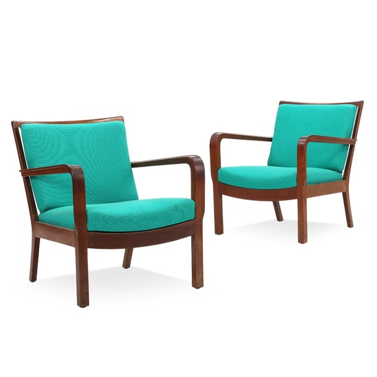 Edvard Kindt-Larsen: A pair of easy chairs og Cuban mahogany. Cushions in seat and back upholstered with green wool. (2)