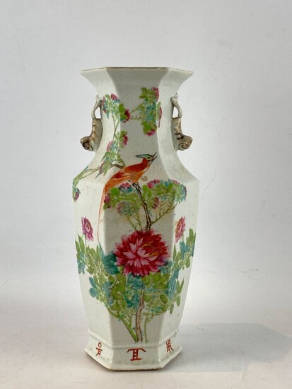 Vase balustre à pans coupés en porcelaine... - Lot 113 - Boisgirard - Antonini - Nice