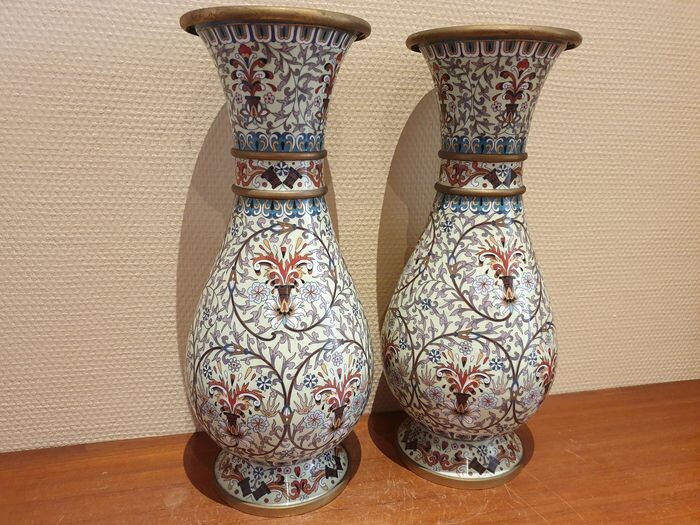 Vases (2) - Cloisonne enamel - Jiaqing style - China - Second half 20th century