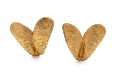 YELLOW GOLD MUSSEL SHELL EARCLIPS