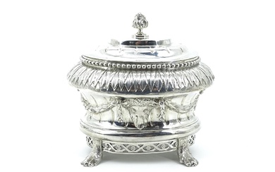 (-), antieke zilveren Louis XVI tabakspot versierd met...