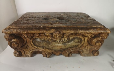 base - Baroque - Carved wood - 17th century