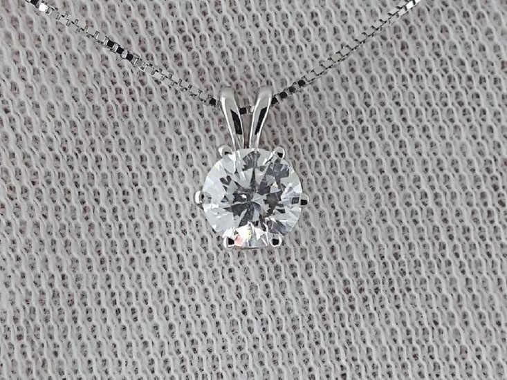 Diamond 0.57 Carat TCW Pendant Necklace D/VS1 Clarity