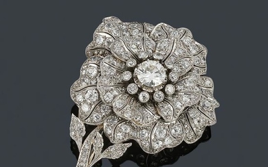 Floral brooch with brilliant and old cut diamonds