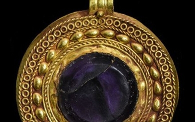 HELLENISTIC GOLD PENDANT WITH AMETHYST STONE