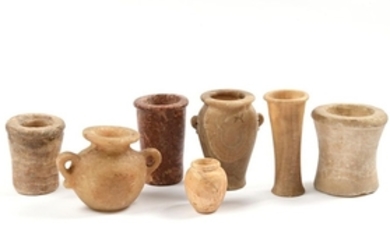 Vase tronconique en albâtre à lèvre moulurée Egyp…