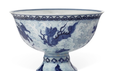 A BLUE AND WHITE STEM BOWL, 18TH-19TH CENTURY