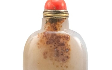 CHINESE AGATE SNUFF BOTTLE In flattened ovoid form, with rust red markings on a white ground. Height 2.3". Simulated coral stopper.