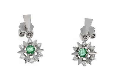 Emerald brilliant earstuds WG 585/000 each with a round