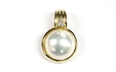 A gold coloured mabé pearl and diamond set three stone cluster ring