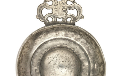 A pewter porringer, English, circa 1680-1740