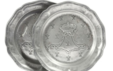 A pair of scalloped pewter plates, with moulded ri…