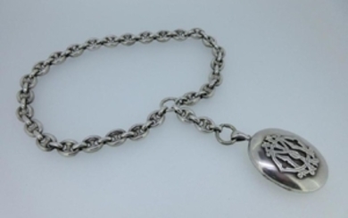A Victorian collar chain and pendant locket