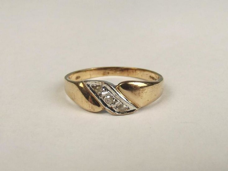 1996 9ct Yellow Gold Diamond Ring UK Size M+ US 6 ¼