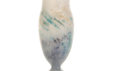 ÉMILE GALLÉ (1846-1904) Vase ovoïde en verre marmoréen...