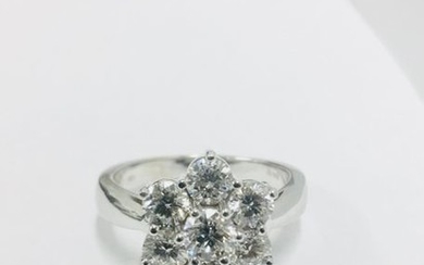 3.50ct diamond cluster style dress ring. 7 Brilliant...