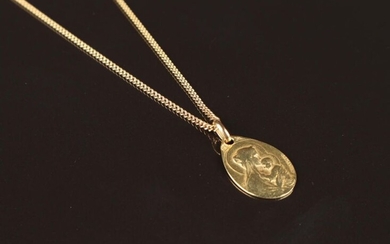 44 cm gold necklace with medal not engraved on the...