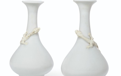 A PAIR OF SMALL BISCUIT-DECORATED WHITE-GLAZED BOTTLE VASES, MING DYNASTY, 16TH-17TH CENTURY