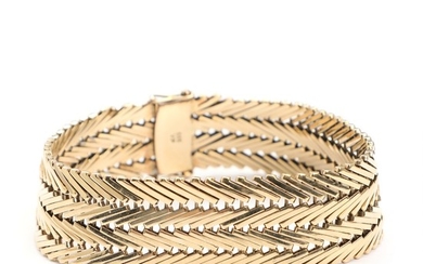 A 14k gold bracelet. L. 18.5 cm. Weight app. 33 g.