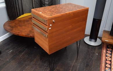 A 1960'S PARQUETRY TOP FILING CABINET WITH BRASS HANDLES (NO KEY)
