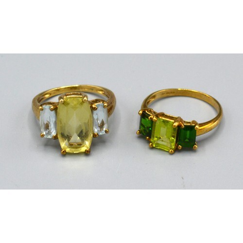 A 9ct. Gold Dress Ring set three green stones, ring size N, ...