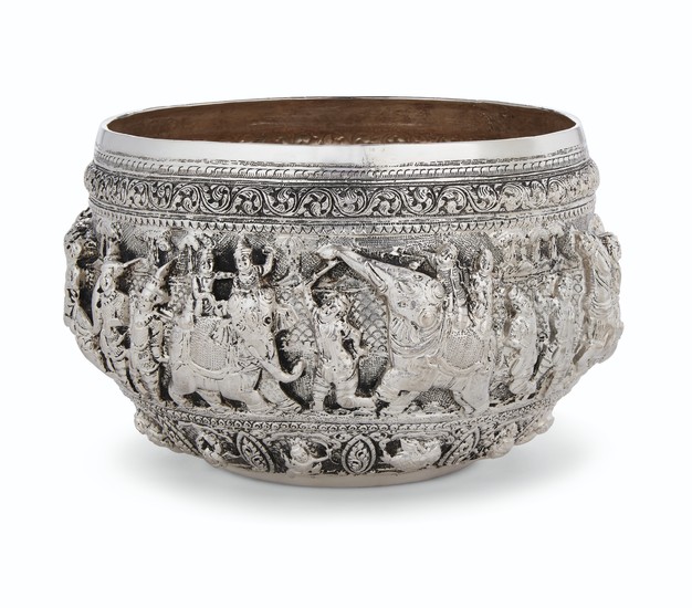 A BURMESE SILVER OFFERING BOWL, LATE 19TH CENTURY/EARLY 20TH CENTURY
