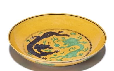 A CHINESE 'DRAGON' SAUCER DISH