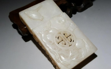 A CHINESE PALE JADE BELT BUCKLE, CHINA, 19TH-20TH