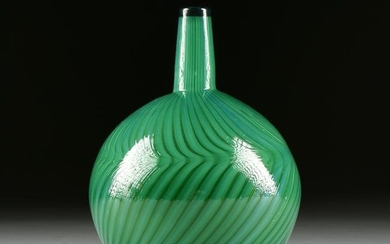 A GREEN NUUTAJARVI NOTSJO ART GLASS VASE, BY KERTTU