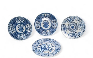 A GROUP OF FOUR CHINESE BLUE AND WHITE DISHES KANGXI PERIOD ...