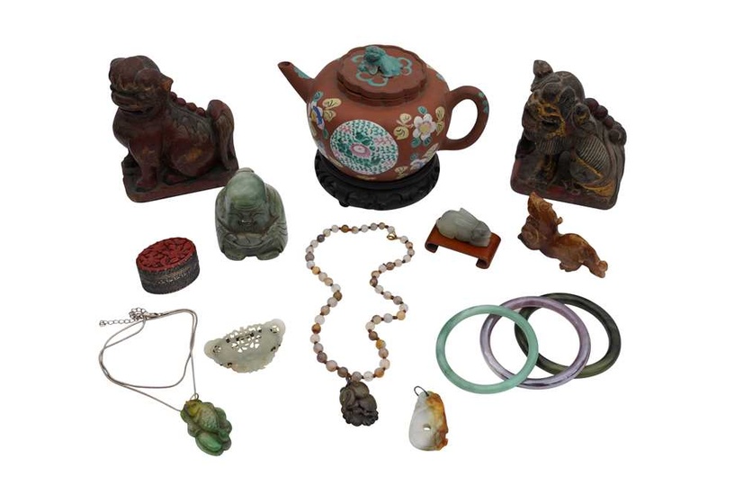A GROUP OF VARIOUS CHINESE ITEMS