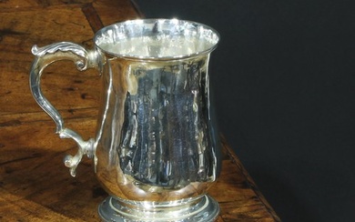 A George III silver bell shaped half pint mug, foliate scrol...
