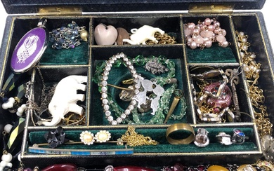 A LARGE COLLECTION OF MOSTLY VINTAGE ANTIQUE AND COSTUME JEWELLERY, A SMALL COLLECTION OF WATCHES