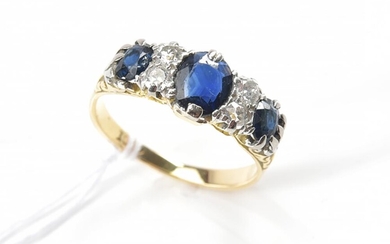 A LATE EDWARDIAN SAPPHIRE AND DIAMOND RING IN 18CT GOLD, SIZE K, CIRCA 1915, 3.8GMS