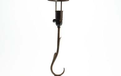 A MID 20TH CENTURY BRASS TABLE LAMP.
