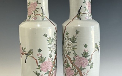 A PAIR OF CHINESE FAMILLE ROSE SYMMETRIC FLOWERS AND BIRDS TABLE LAMPS