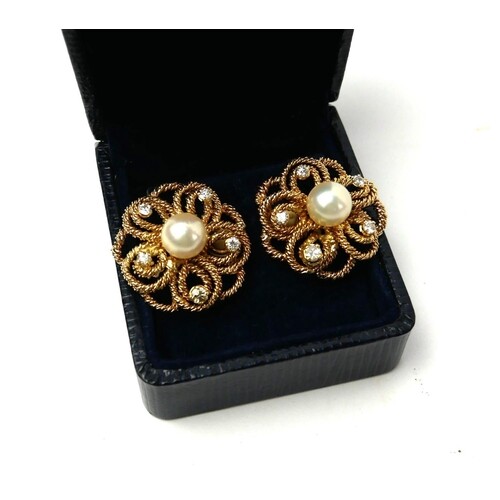 A PAIR OF YELLOW METAL, PEARL AND DIAMOND EARRINGS The centr...
