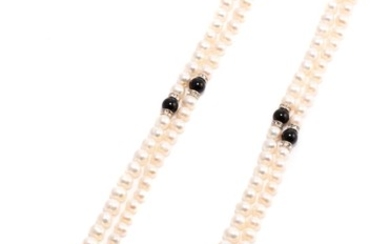 A ROPE LENGTH PEARL NECKLACE; 7-8mm off round freshwater cultured pearls to onyx bead and rhinestone spacers, length 140cm.