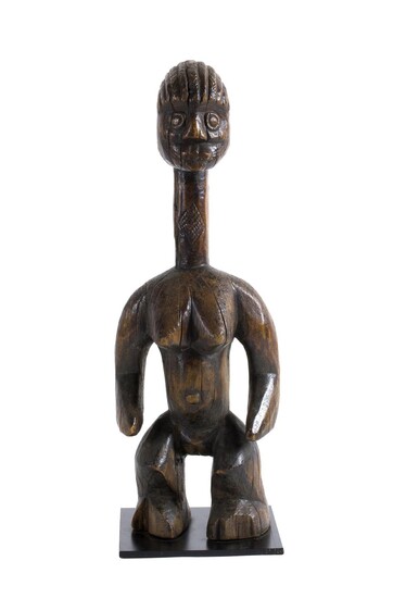 A WOODEN STANDING FEMALE FIGURE