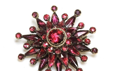 A garnet set star brooch/pendant, c.1800