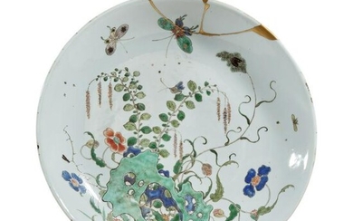 A large Chinese famille verte porcelain charger, Kangxi